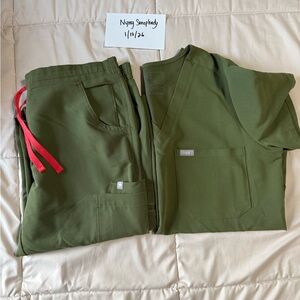 FIGS Scrub Set Olive Green